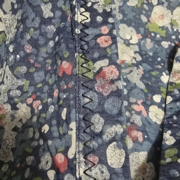 Eddie Bauer Women’s Small Short Sleeve V Neck Pullover Blouse Blue Floral 3641 - Picture 7 of 11